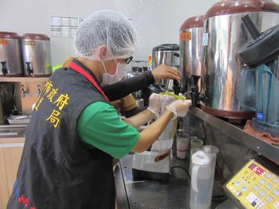 中市衛生局抽驗手搖飲料  5件衛生標準複驗後合格 冰品配料檢驗全數過關