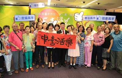 長青學苑學員作品成果展     呈現「活到老、學到老」精神