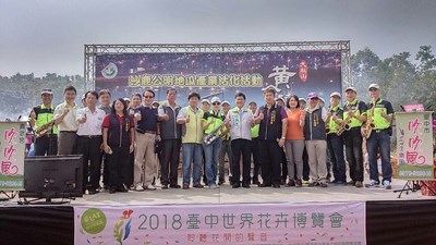 沙鹿紅土地瓜「薯光乍現」 眾人享受挖地瓜、控窯樂趣