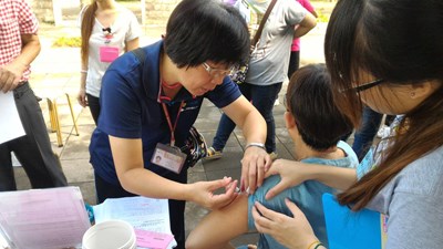 提高流感疫苗接種率 揪團30人衛生局推定點接種服務