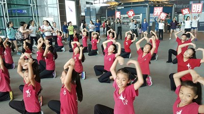 中市府結合2018花博推展美感教育 舞蹈班學生高鐵快閃吸睛