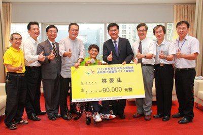 林市長表揚帕運銀牌選手林晏弘 強調持續完善身障運動發展