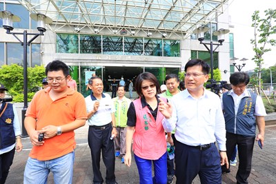 視察霧峰健體中心 林市長允諾今年底優先改善設施