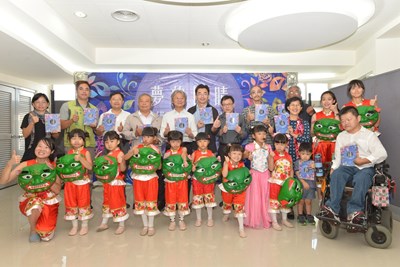 中市文化局出版梧棲青少年詩展精選集 鼓勵以詩表達生活體驗