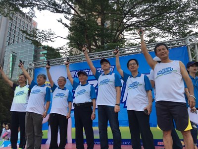 第35屆舒跑杯清晨起跑 3萬人府前廣場起跑