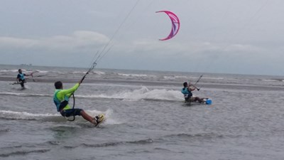 迎風破浪到大安 濱海樂園風箏衝浪體驗活動將登場