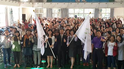 全國語文競賽台中代表隊授旗  教育局長勉旗開得勝奪佳績