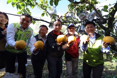 與梨山青農座談 林市長：推動網購宅配助農民擴展通路