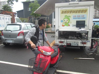 中市府加強二行程機車青白煙檢測 促報廢率大幅提升