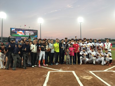 紅白明星公益棒球賽台中開打 收入捐罕見疾病基金會