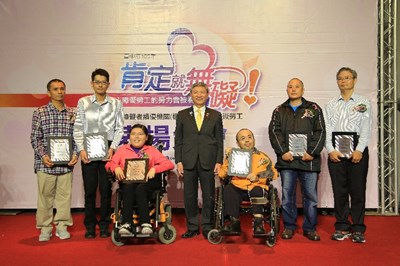 中市進用身障者績優機關與模範員工頒獎 張副市長感謝為身障者創造友善就業環境