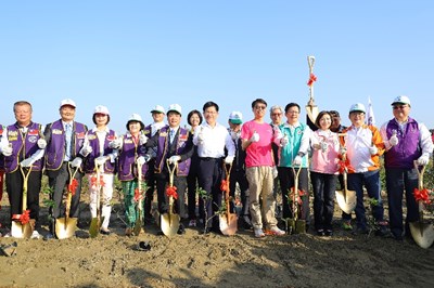 水湳萬人植樹 台中再添1萬4500棵希望之樹