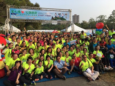 全人傳愛公益路跑暨嘉年華活動 3千民眾開跑囉!