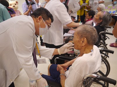 中市銀髮族假牙補助近3萬人受惠 明年再增8千人