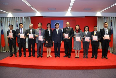 林市長親自頒獎表揚台中市優良不動產從業人員