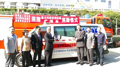 輝容基金會及梧濟工業共捐救護車 中市消防局感謝