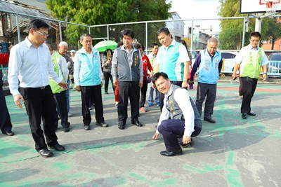 視察霧峰本堂里籃球場  林市長：儘速修繕提供優質運動空間