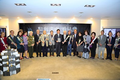 中市府出版《黯到盡處，看見光》 推廣人權教育及轉型正義