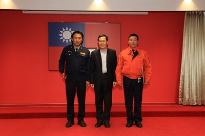 指揮交通警員義交英勇擒拿通緝犯 道安會報頒獎表揚