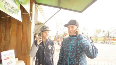 英日文語音導覽機免費提供  國際旅客輕鬆遊花毯