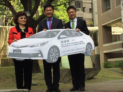 柯杜瑞琴女士愛心捐贈社工專用車「瑞連號」  林市長感謝各界讓愛加倍