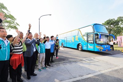 有愛無礙真情之旅出發 10年造福1萬8千人次