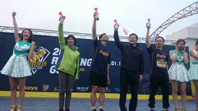 台灣職棒史上首場路跑 「中信兄弟Running go」洲際棒球場開跑