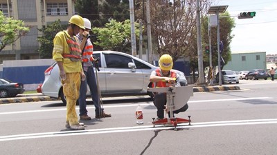 中市府路平道路標線抗滑係數全面提高至日本標準