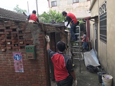 中市公私合作助修繕 助邊緣弱勢戶蓋浴室與廁所