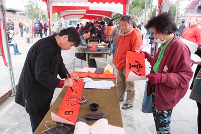 中市客委會大師揮毫贈春聯活動 21日東勢客家文化園區登場