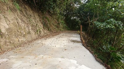 霧峰區萬豐里柚子坑農路毀損 中市府搶通並改善道路鋪面