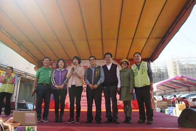 中市府與後車頭發展協會歲末弱勢圍爐 輔導街友就業