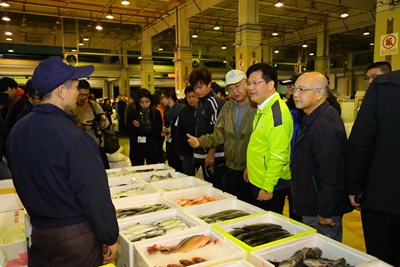 林市長春節前視察中市魚市果市 供應量足 價格合理