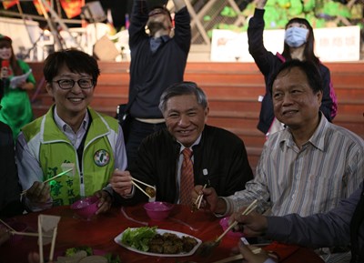 東協廣場越南節圍爐活動 席開36桌