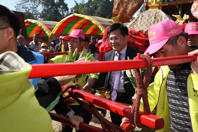 全台最早「迓媽祖」 新社九庄媽遶境熱鬧登場