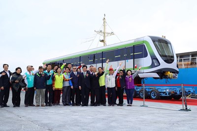 捷運綠線首批電聯車今抵台中港  林市長: 大台中崛起 從軌道運輸做起