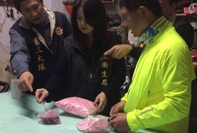 元宵節前破獲工業染料製作紅湯圓 中市衛生局會同檢警查扣禁止販售
