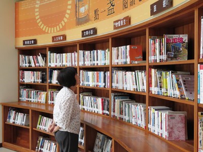 夜間開館+新生兒借閱證提升閱讀風氣 台中人借書首破千萬冊