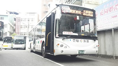 開學在即 交通局成功協調東南98繞 豐客220繞公車行駛大華國中