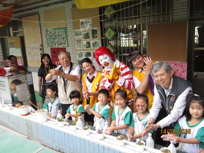 台中市政府衛生局與麥當勞叔叔之家慈善基金會合作舉辦校園洗手巡迴宣導活動-2