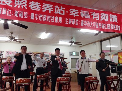 大甲長照2.0巷弄長照站太鼓課程 長輩興致高昂