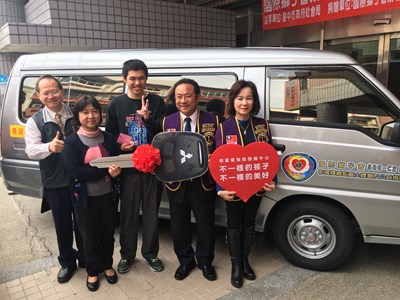 國際獅子會300-C2區捐交通車 助身障者免奔波之苦