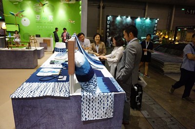 中市客家藍染品牌「太平藍」 獲星國國際家具展評審團大獎肯定