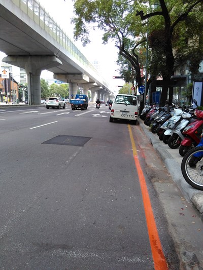 滿足臨停需求 捷運綠線文心路部分路側紅線改黃線