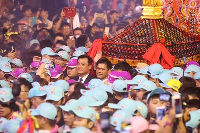 大甲媽遶境 林市長子時恭迎起駕
