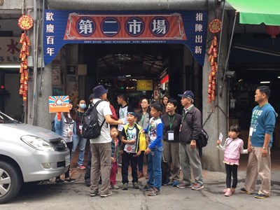 第二市場幸福100專車啟動 帶領民眾漫步中區探訪老店傳承與青年創業