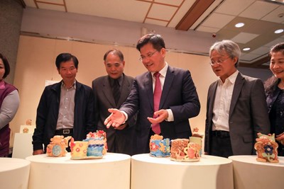 港洲盃親子捏陶作品展開幕  林市長：發展陶藝之都從教育做起