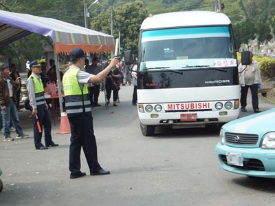 協助掃墓期間交通疏導  里守望相助隊出動近1900人次
