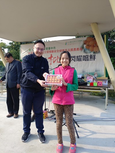 台中枇杷北上展售  免費試吃人氣旺