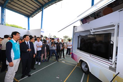 快樂做中學 中市全國首創創客夢想行動教室